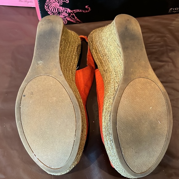 Like new in box size 7 scarlet ruffle wedge - Picture 9 of 11